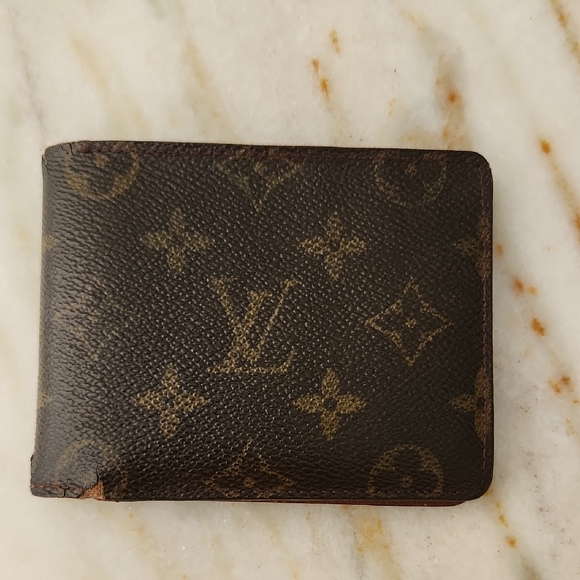 Louis Vuitton Handbags - Louis Vuitton Dark Brown Monogram Key Holder